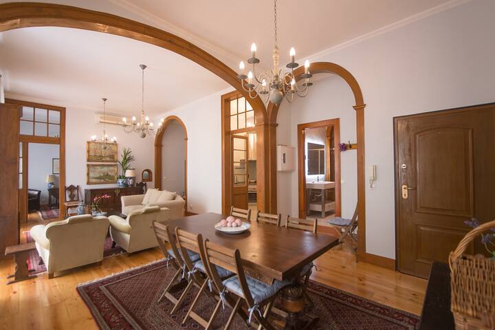 Classic Lisbon Downtown Apartment gallery image 2