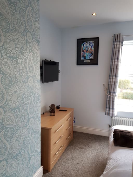 Chest of drawers