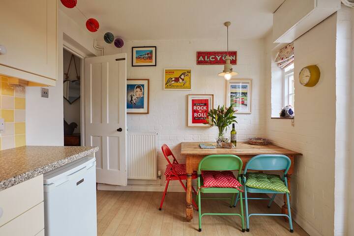 Romantic Cosy Wells Cottage Close To Harbour Cottages For Rent