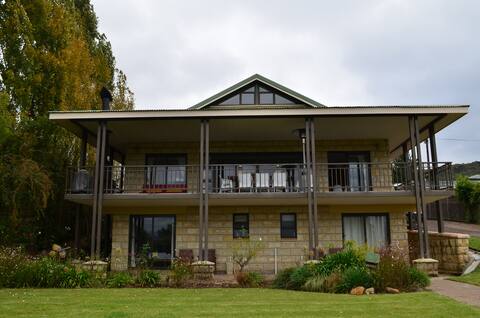 Neethling's Place