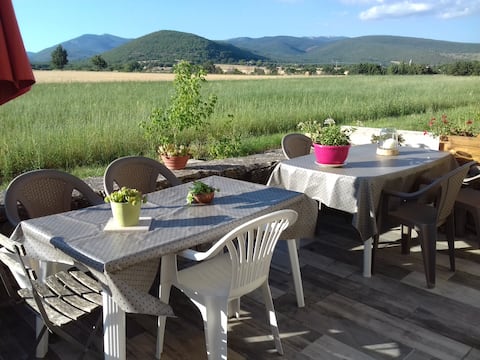 "Les Granges" gîte in a Provençal farmhouse. 14 people