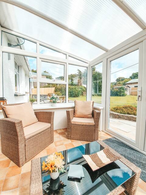 Top performing Airbnb: "Hillcrest" Coastal Retreat 2 min Sandy Cove Hotel in Berrynarbor