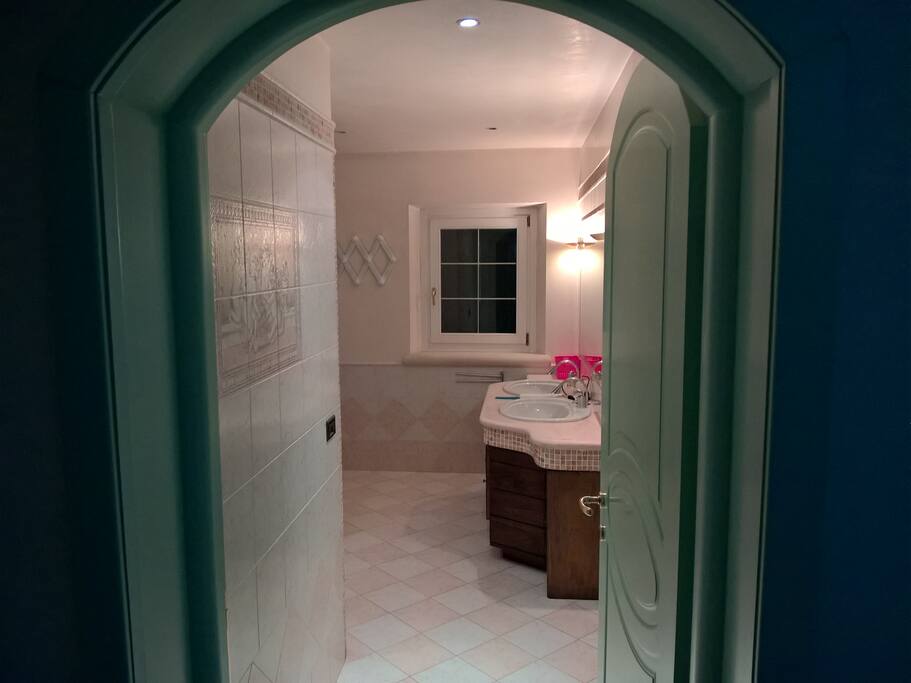 Bagno esterno comune/privato PEONIE