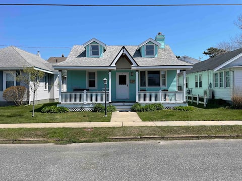 Shore cottage steps away from warm sandy feet