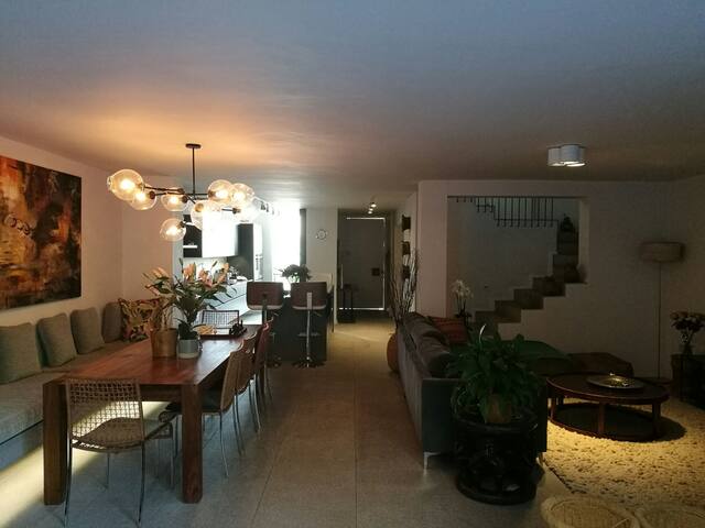 Stunning, secure townhouse on Atlantic seaboard gallery image 2