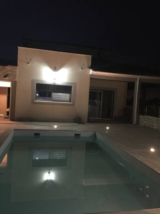 Villa au calme avec toit terrasse accessible par les chambres de l étage pour profiter d une magnifique vue.