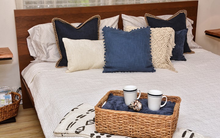 Главна спалня с суперголямо двойно легло