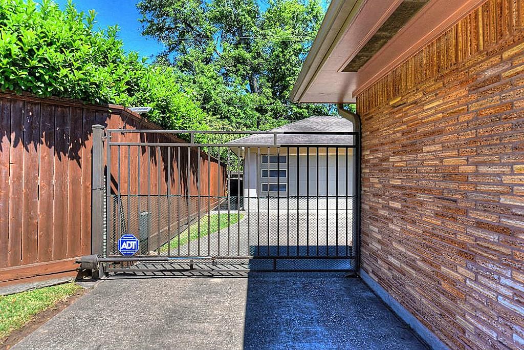 gate and spacious 2 car garage