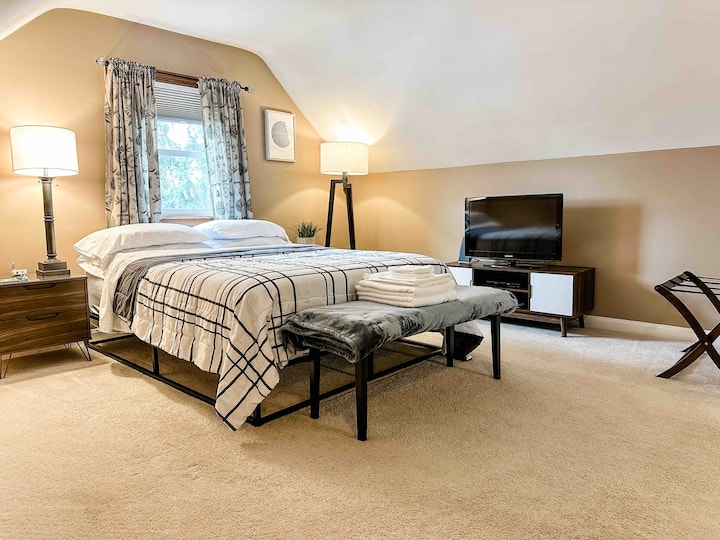 No Cleaning Fee Private Apt. Parking Near Airport