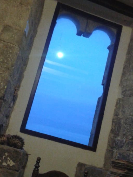 Lluna plena.
Luna llena.
Full moon.