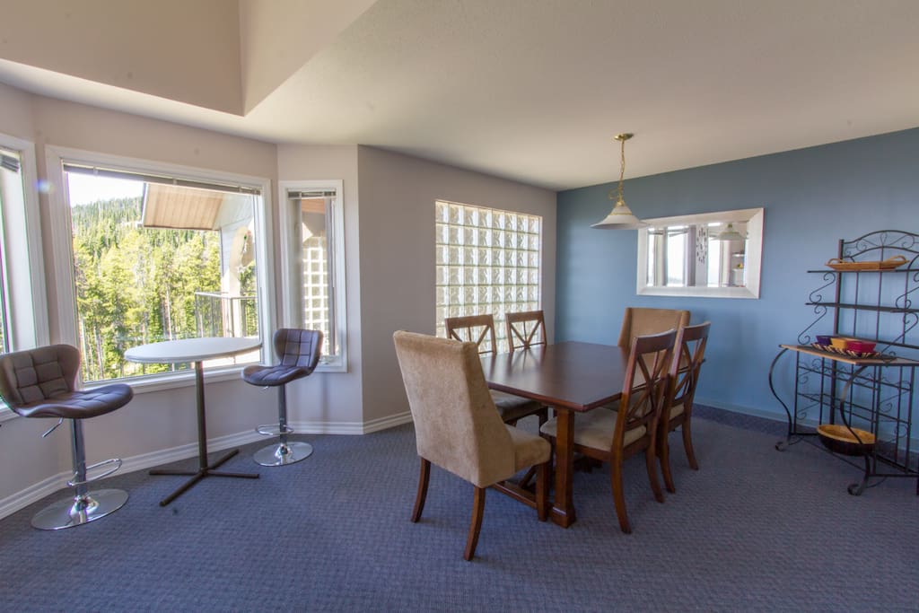 Dining Area Seats 6 with Additional Seating at the Counter Bar and at the Bay Window Table. Total of 12 Dining Seats for your Family.