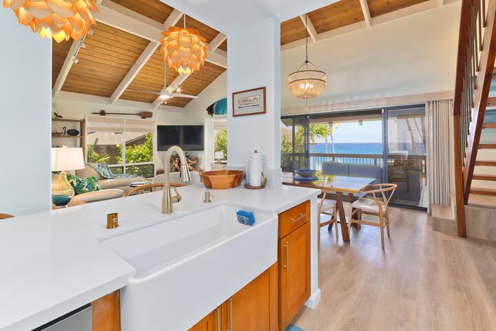 Oceanfront Kona | Sleeps 8 | Next to Manta Rays|AC gallery image 3