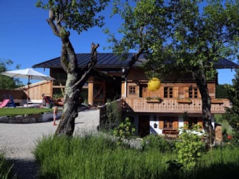 Sunny, cozy apartment on the organic mountain farm