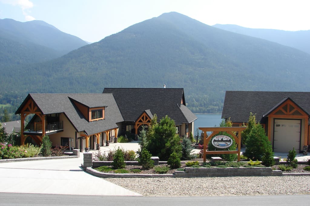 Kootenay Wild Airbnb - Just another day in Paradise.