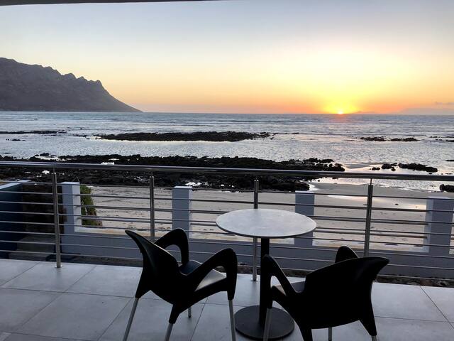 Gordon’s Bay Beachfront – house ON the beach – gallery image 3