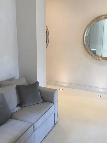 Luxury central apartment with amazing terrace gallery image 2