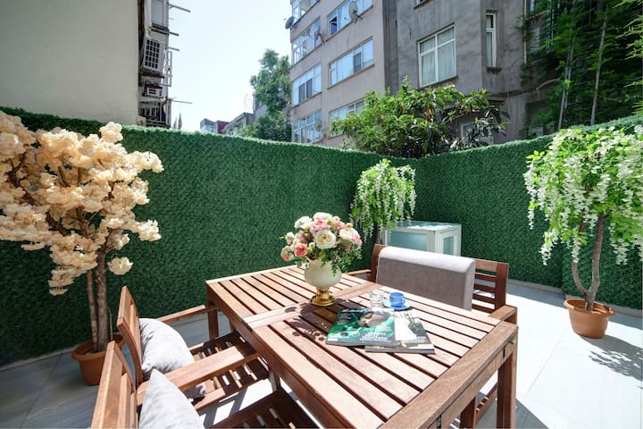 Modern Basement Duplex with Garden in Şişli