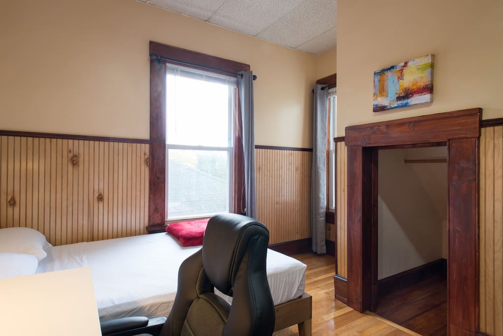 Extra storage area for luggage. Newly washed sheets, pillows, blankets, and towels for every guest.