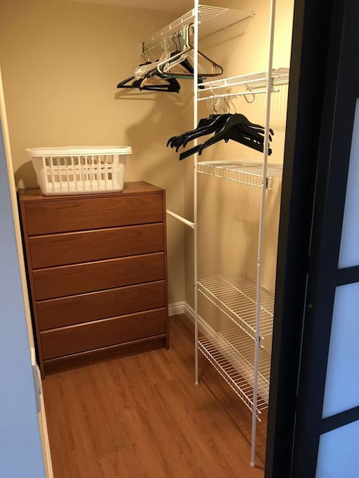 Closet 衣櫥