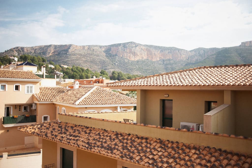 Toda la casa mira al monte Montgo