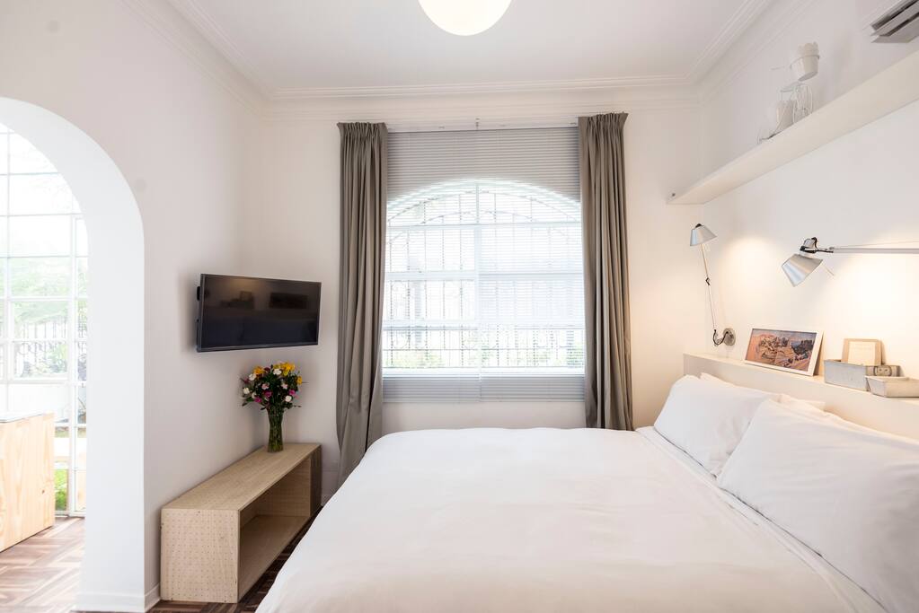 Room 1. Cozy Queen Room with Garden View