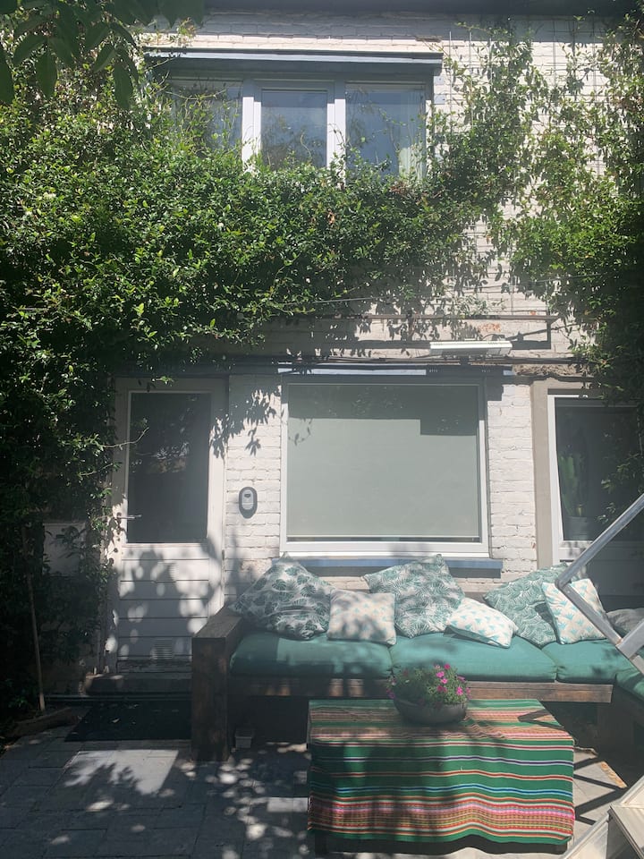 Lovely, well equipped studio near Ghent Guesthouses for Rent in Gent