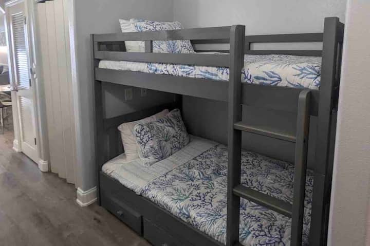 Literas en el pasillo de la sala de estar