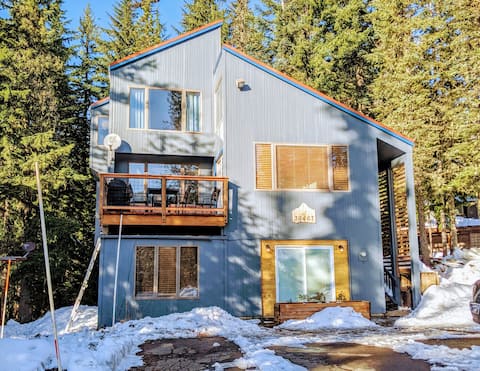 Pet-friendly Mountain View Chalet in Govy!