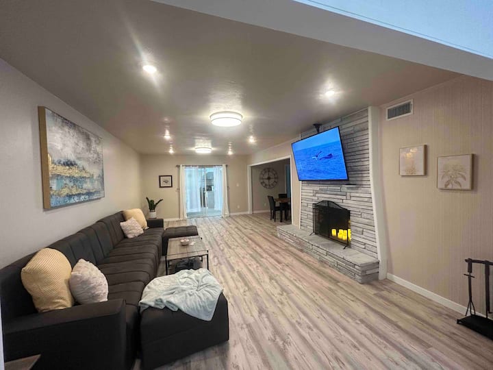 Shoreland Hideaway 4BR/2BA Pool mins to Siesta Houses for Rent in