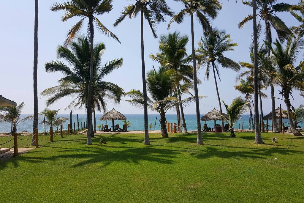 Jardín y playa privada
