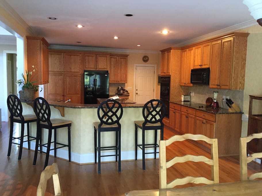 Kitchen & bar area.