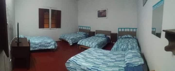 1. obrázok ponuky Päťlôžková izba (5 osôb) spoločná kúpeľňa GRAN HOTEL