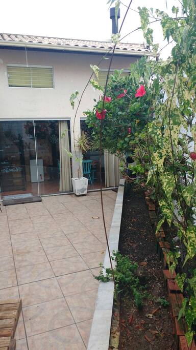 Pátio e Jardim defronte a edícula.