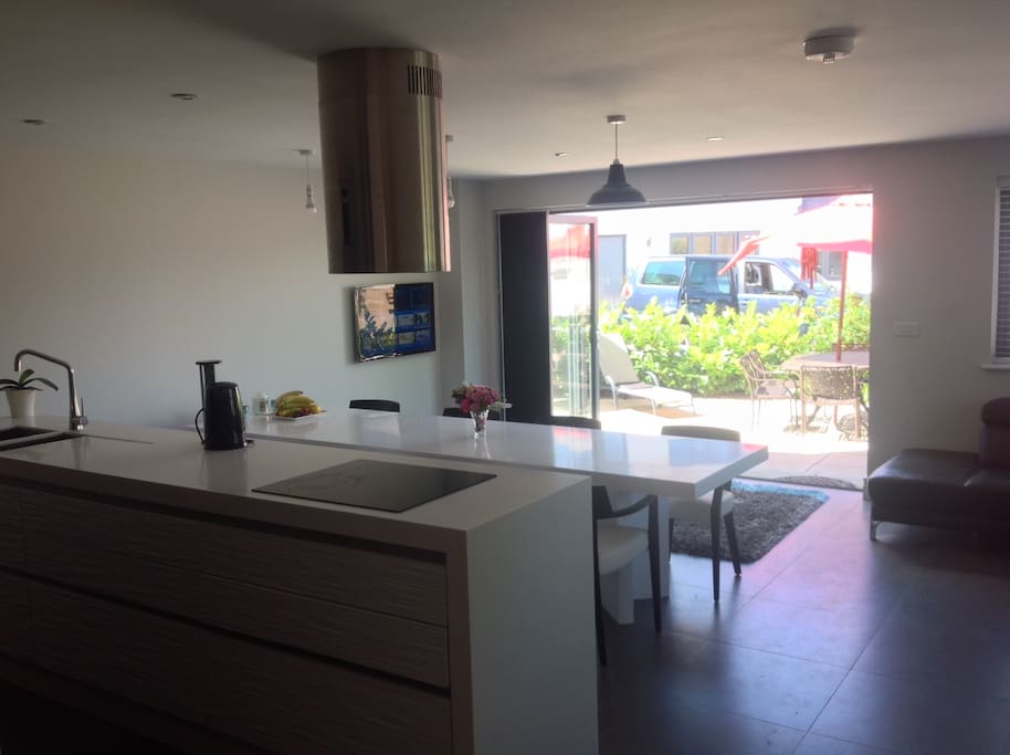 Kitchen; sink & hob