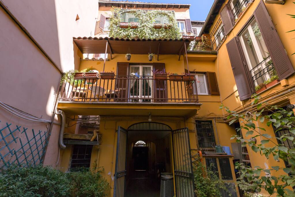 Roman house with balcony, very quiet New Apartments for Rent in