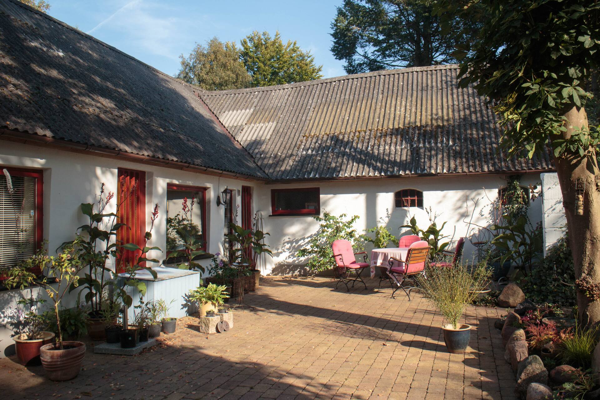 Open year-round for vacations and leisure activities in a large garden and park. — photo 2