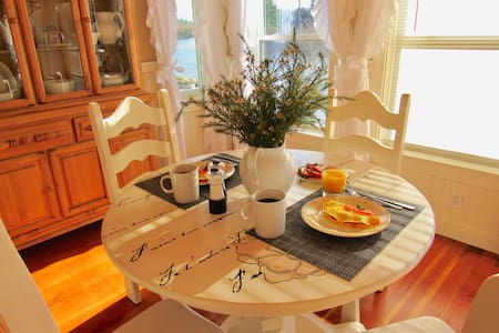 Enchanting Romantic Waterfront