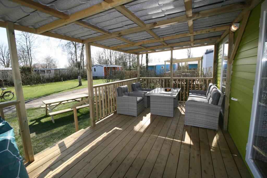 Porch with lounge-set