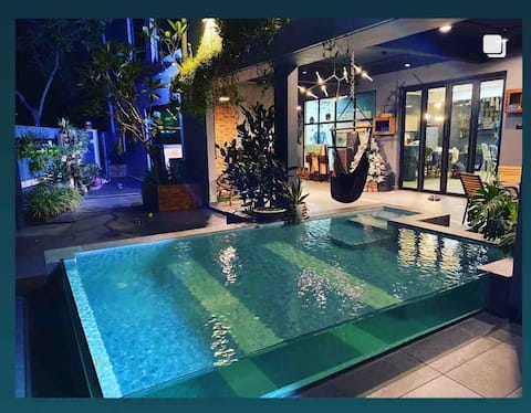 Hometel @ OneRiimba Pool | Private Pool | Karaoke
