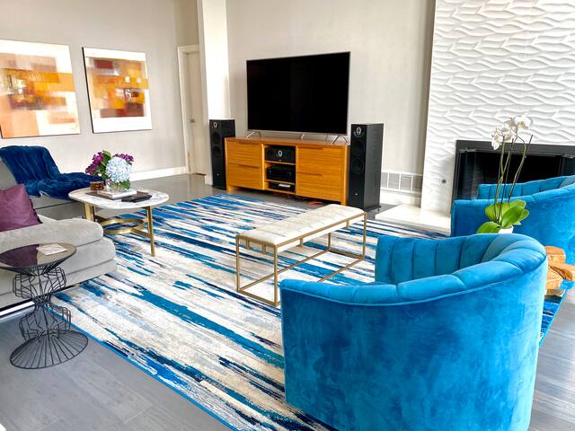 LUX MODERN BRIGHT 5BR HGTV HOME w/PRIV. POOL OASIS gallery image 5