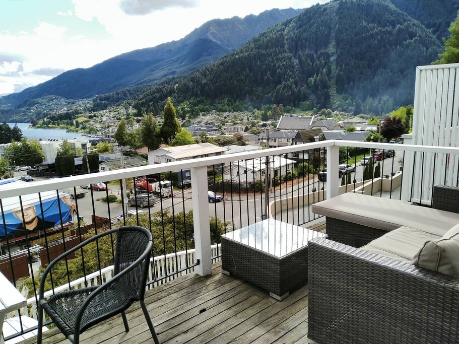 outdoor lounge with view of skyline