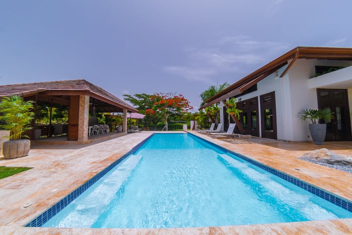Spacious Villa With Pool Jacuzzi, And Family Patio - Punta Cana