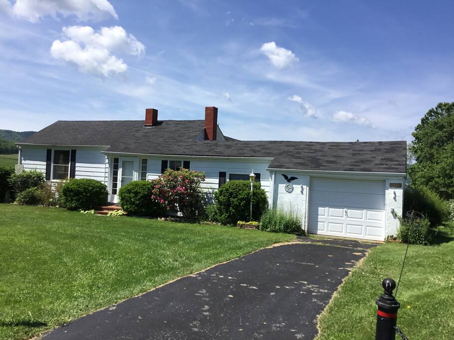 Burkes Garden Cottage Cottages for Rent in Tazewell, Virginia, United