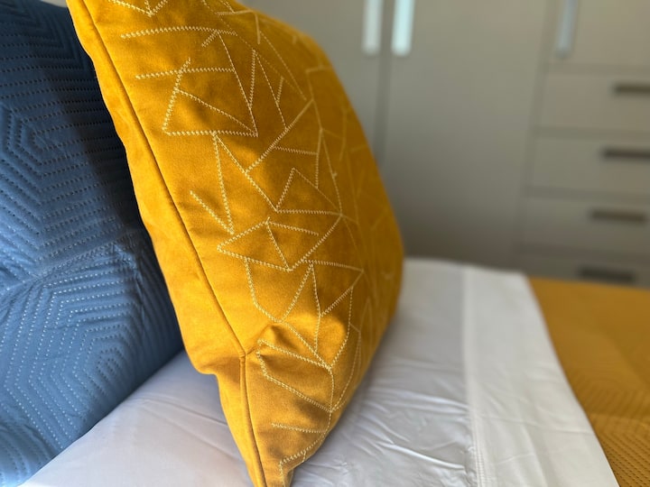 Azul y amarillo