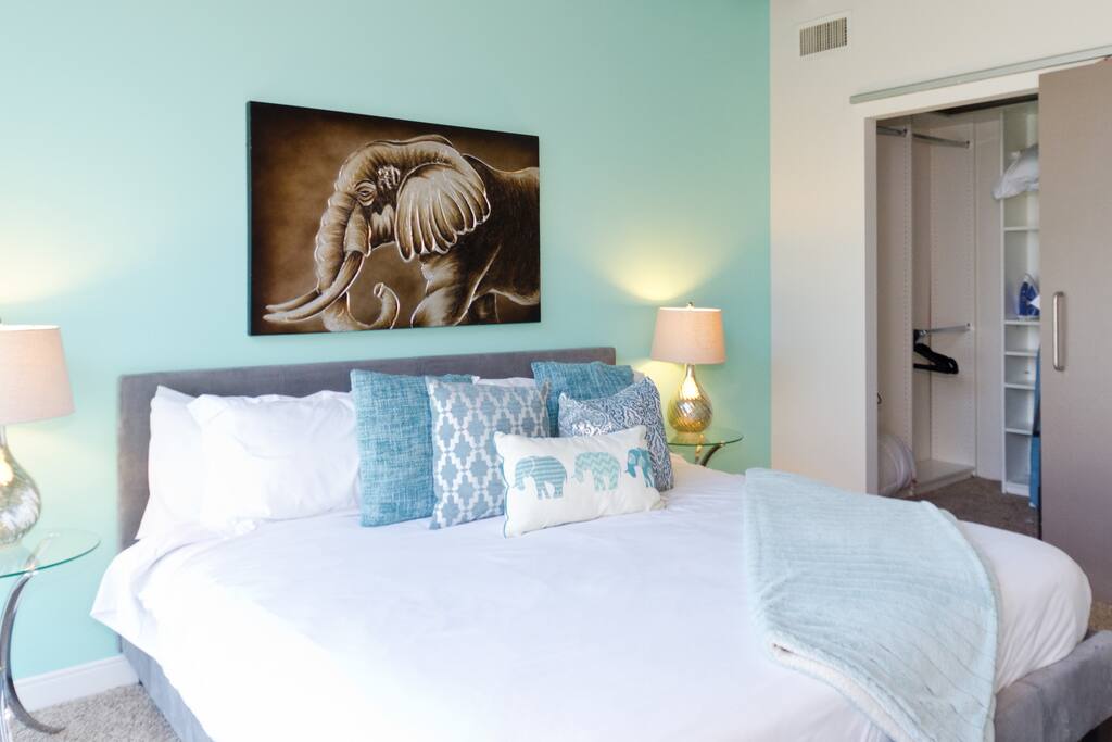 King size bed with pillow top mattress and 1500 thread count sheets