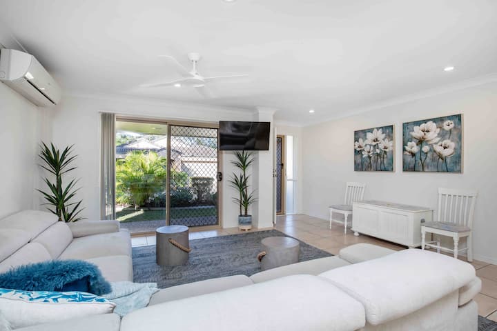 Modern & Comfy ~ 5★ Location ~ 🎡Theme Parks ☀Pool - Nerang