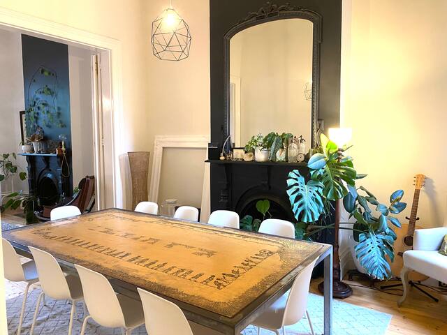 Heart of Fitzroy grand Italianate terrace c. 1888. gallery image 5