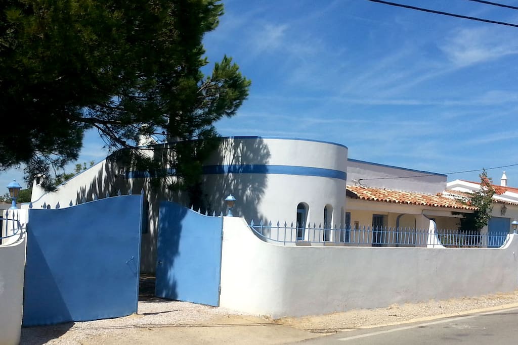 A lot of space (plot 1000sqm /House150sqm) - VERY close to the tideland and Atlantic!