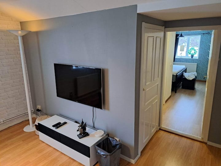 Charmig Lägenhet I Villa Med Egen Ingång. - Taberg