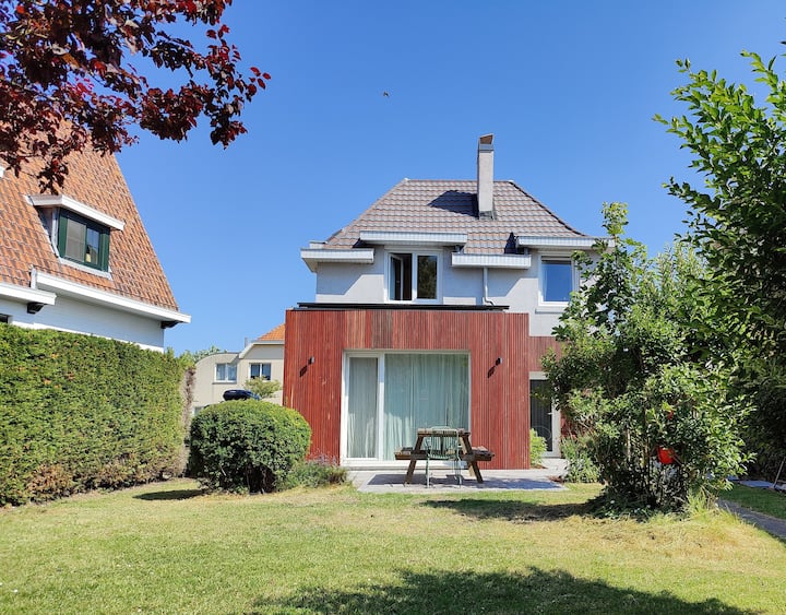 Bright and cozy villa 800 meters from the sea Houses for Rent in Oostende, Vlaams Gewest